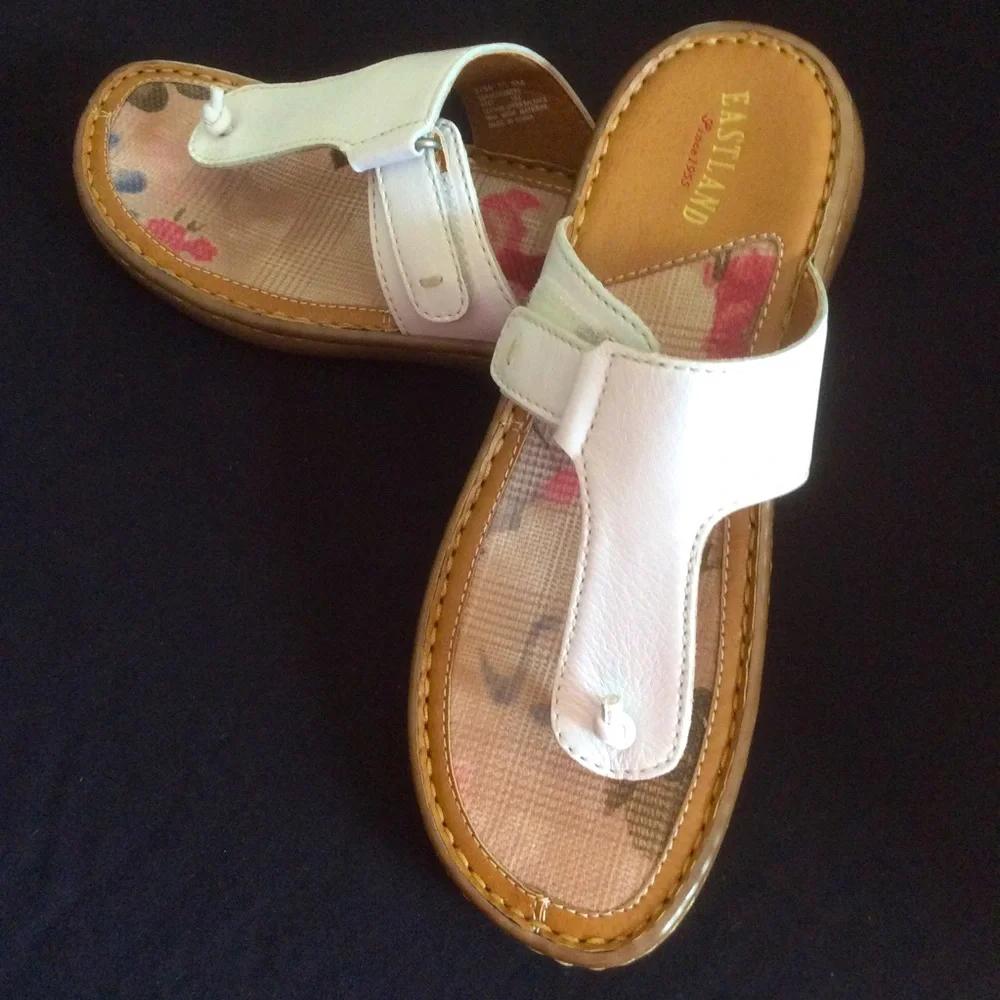 NWOT Eastland White Sandals, Sz 8M